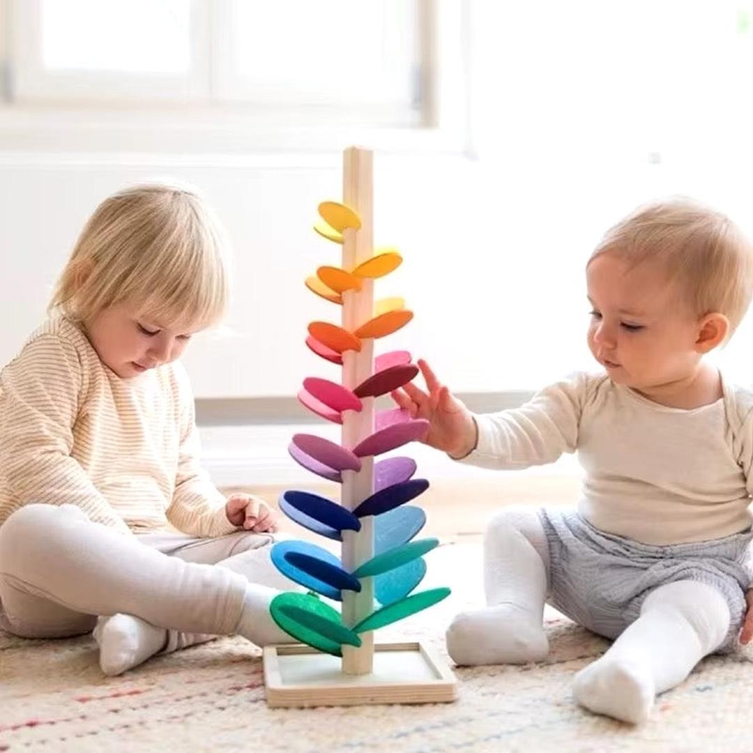 Bunter Holzballbahn-Turm für Kinder – Inklusive Bälle