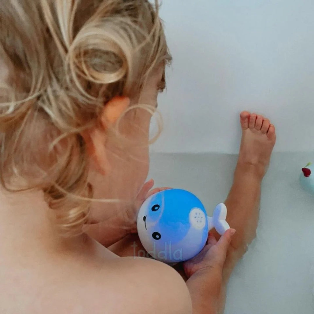Wal Wasser Sprüher Badspielzeug