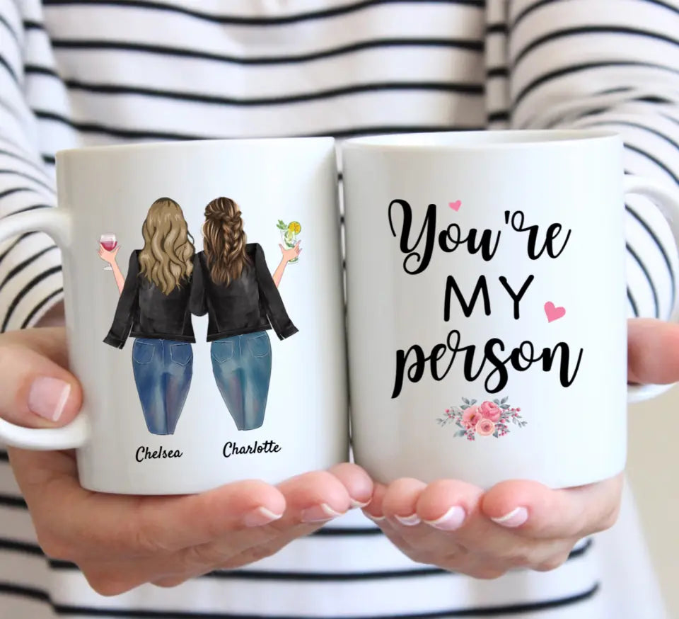 Beste Freunde Lederjacken &amp; Getränke – personalisierte Tasse (2-3 Frauen)